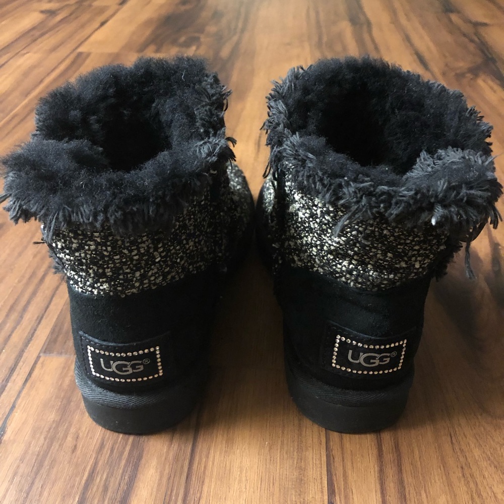 Ugg shoes 👞 like new!!